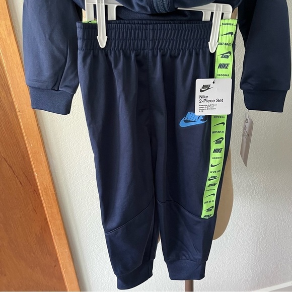 NEW NIKE sz 24M Navy Blue Boys Zip Up Track Jacket Pants Set Green Trim - Picture 3 of 4